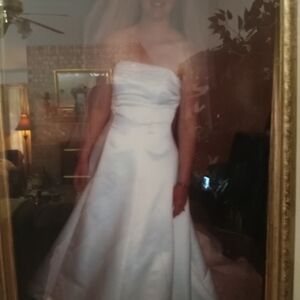 Elegant White Strapless Gown